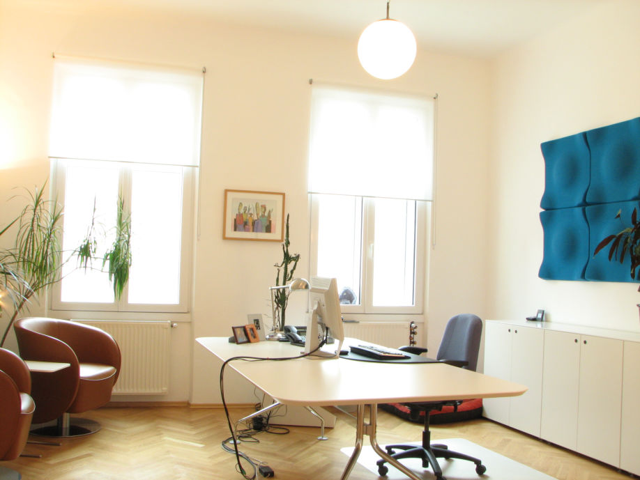 Arbeits- und Besprechungsbereich im Tonstudio DER WERBETON